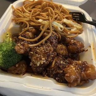 General Tso&apos;s chicken and Lo Mein Noodle
