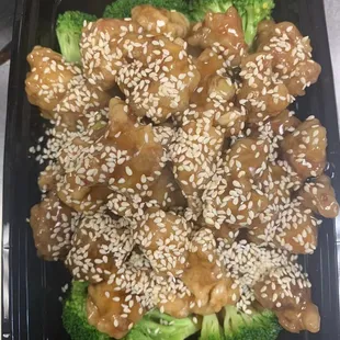 sesame chicken and broccoli