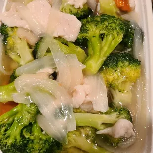 Chicken and Broccoli (white sauce) with carrots, onions and water chestnuts