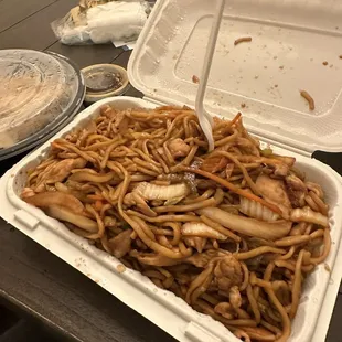 Chicken lo mein
