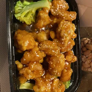 chicken and broccoli in sauce