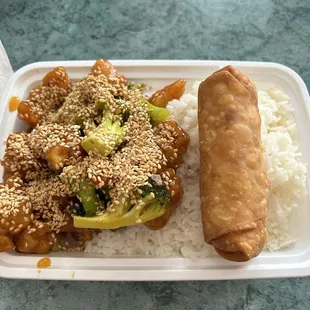 Sesame chicken lunch combo
