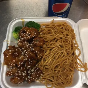 food, ramen and noodles