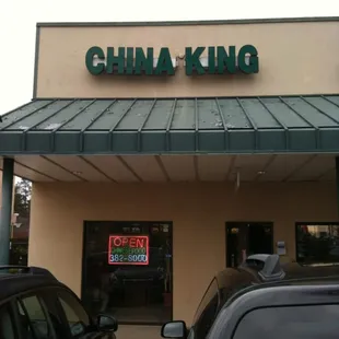 the front entrance of a chinese restaurant