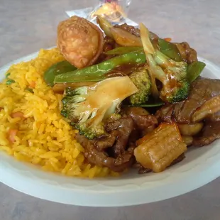 Beef with garlic sauce lunch special, including pork fried rice and an eggroll for $6.31 after tax.