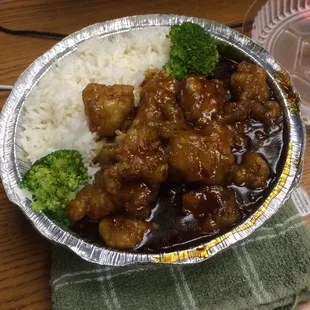 General Tso lunch special. Also came with 2 crab Rangoon. All for about $5!