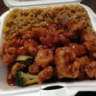 Hefty portion for their lunch specials. And cheap too! :D