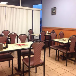 Mostly a carry out place but they do have seating