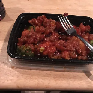 a plate of chicken and broccoli