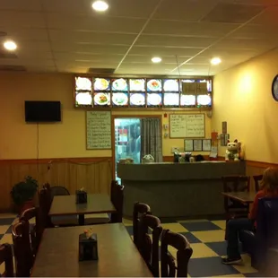 the inside of a chinese restaurant