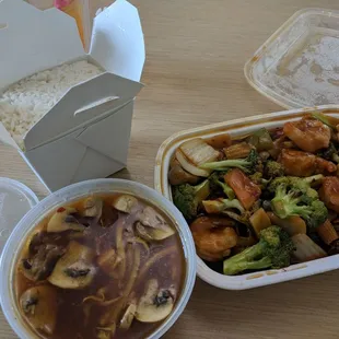 (s) Hot &amp; Sour soup and Szechuan Shrimp (l)