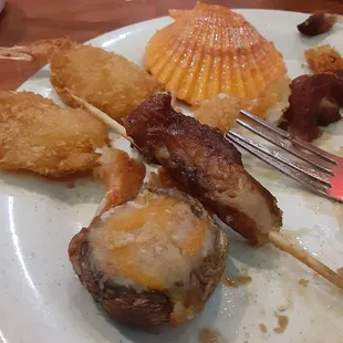 Very good variety of food. Stuffed mushrooms were great,fried shrimp,crab cakes,fried rice. They have a big selection of sweets also.