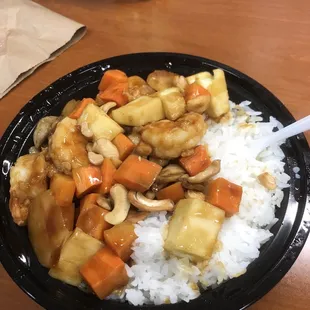 Shrimp with cashew nuts lunch special. Good taste and value. Only $6 and comes with soda!