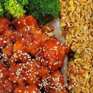 a takeout container with rice, broccoli, and chicken