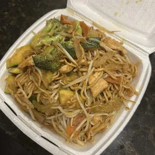 Chicken chow mein (Chinese style)