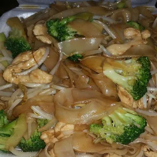 Chicken chow fun