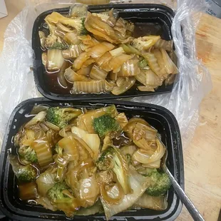 This is how their "Chow Mein" &amp; "Crispy Noodle Chop Suey" come.