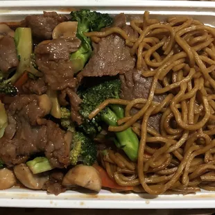 Good fast food Chinese Restaurant! Beef &amp; Broccoli with Noodles instead of Rice.