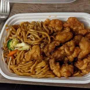 General Tso &amp; Chicken Lo Mein Combo meal