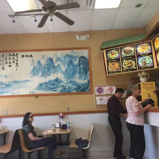 Waiting / dining