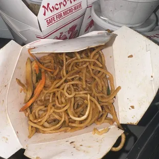 DC. Chicken Lo Mein