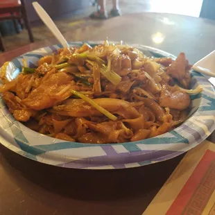 Garlic Chicken Chow Fun Noodles served on paper plates.