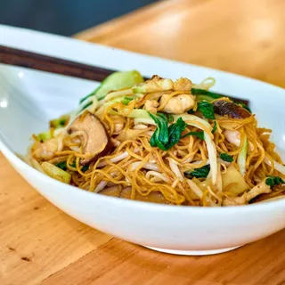 Hong Kong Wok-Fried Egg Noodles with Mushroom & Bok Choy