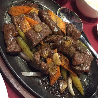 Sizzling Beef in Black Pepper Sauce