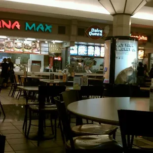 the interior of a chinese restaurant