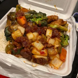 3 entree platter (spicy chicken, mix vegetable, broccoli chicken with white rice)