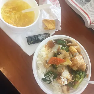 a bowl of rice, broccoli, and chicken