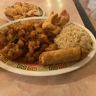 General Tso&apos;s Chicken  Egg Roll Wonton Soup
