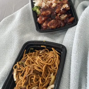 Beef lo mein and general tso