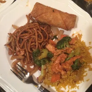 My husband and I tried this place after reading the yelp reviews. The chicken with broccoli &amp; lo mien are very bland.