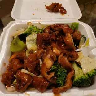 Food taste old like it's been sitting out for hours. Chicken super hard. We won't be coming back.