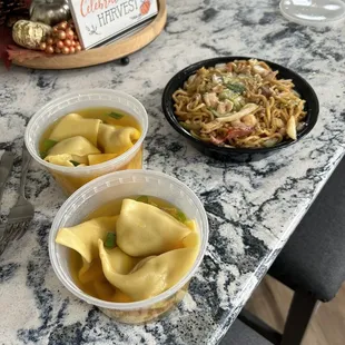 Wonton soup and house lo mien