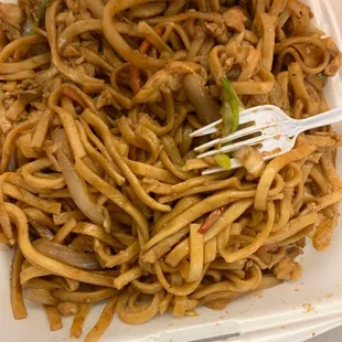 Chicken Lo Mein