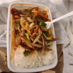 Pork chow mein but no chow mein. Maybe I am confuse with the ingredients.