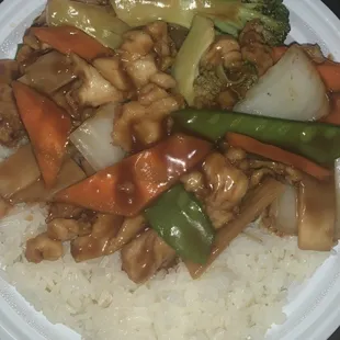 Large lunch portion of the C10. Chicken with Mixed Vegetables Combo Platter