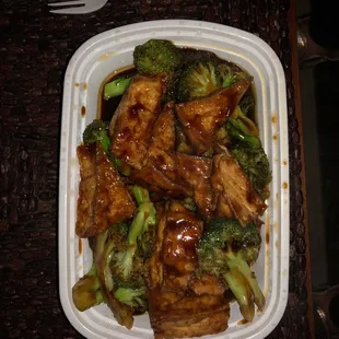 Bean curd with broccoli