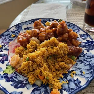 General Tso&apos;s Chicken &amp; shrimp fried rice