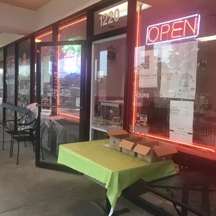 the outside of the restaurant