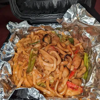 C10A. Sizzling Udon Noodle with Seafood