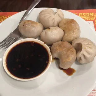 Fried dumplings with sauce.