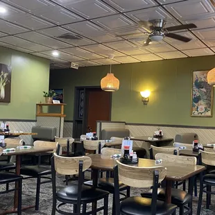 the dining area of a chinese restaurant