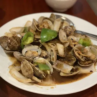 a plate of clams in a sauce