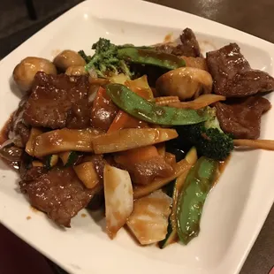 Beef with vegetables lunch special. Great portion size!