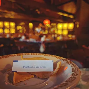 a plate with a note on it