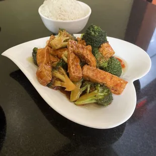 Broccoli and tofu and white rice- yummy.