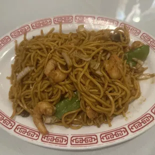 a plate of noodles with meat and vegetables